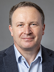 Portraitfoto von Prof. Dr. Patrick Huber